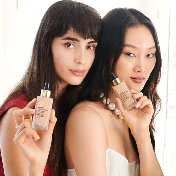 Futurist Skin Tint Serum Maquillaje de base con Infusión de Aceite Botánico SPF 20
