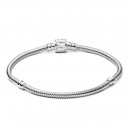 pandora-moments-bracelet-snake-chain-marvel-logo-clasp-592561c01