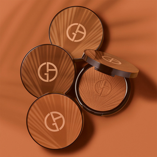 lichtgevende-silk-glow-bronzer-poederbronzing