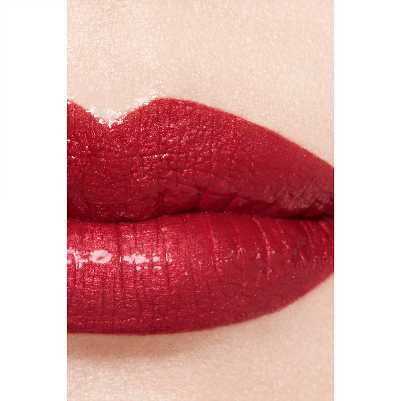 le-rouge-a-levres-hydratant-et-flupant-longue-duree-couleur-et-luminosite-intense