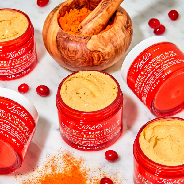 turmeric-cranberry-seed-energizing-radiance-masque-gesichtsmaske-die-die-haut-erleuchtet-und-mit-energie-versorgt