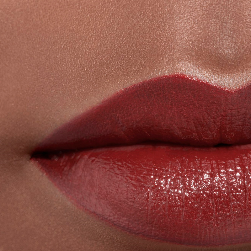 de-hoge-intensiteit-lippenstift-geconcentreerd-licht-en-behandeling-oplaadbaar-rouge-allure-lextrait