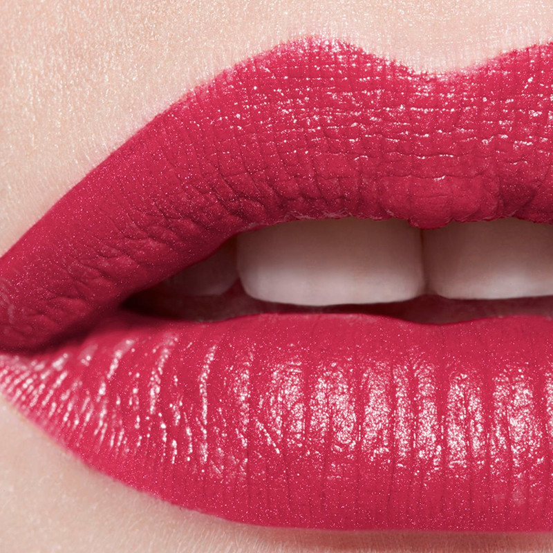 der-hochintensive-lippenstift-konzentriertes-licht-und-behandlung-wiederaufladbar-rouge-allure-lextrait