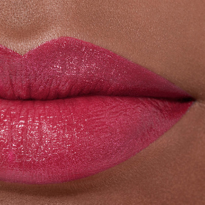 il-rossetto-ad-alta-intensita-luce-e-trattamento-concentrati-ricaricabile-rouge-allure-lextrait