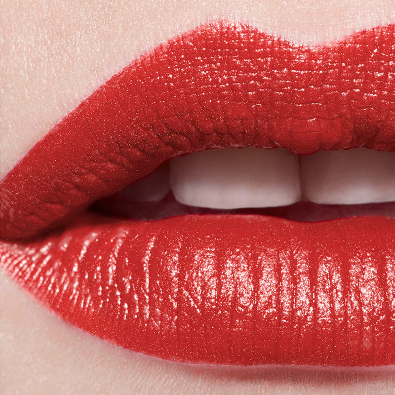 de-hoge-intensiteit-lippenstift-geconcentreerd-licht-en-behandeling-oplaadbaar-rouge-allure-lextrait