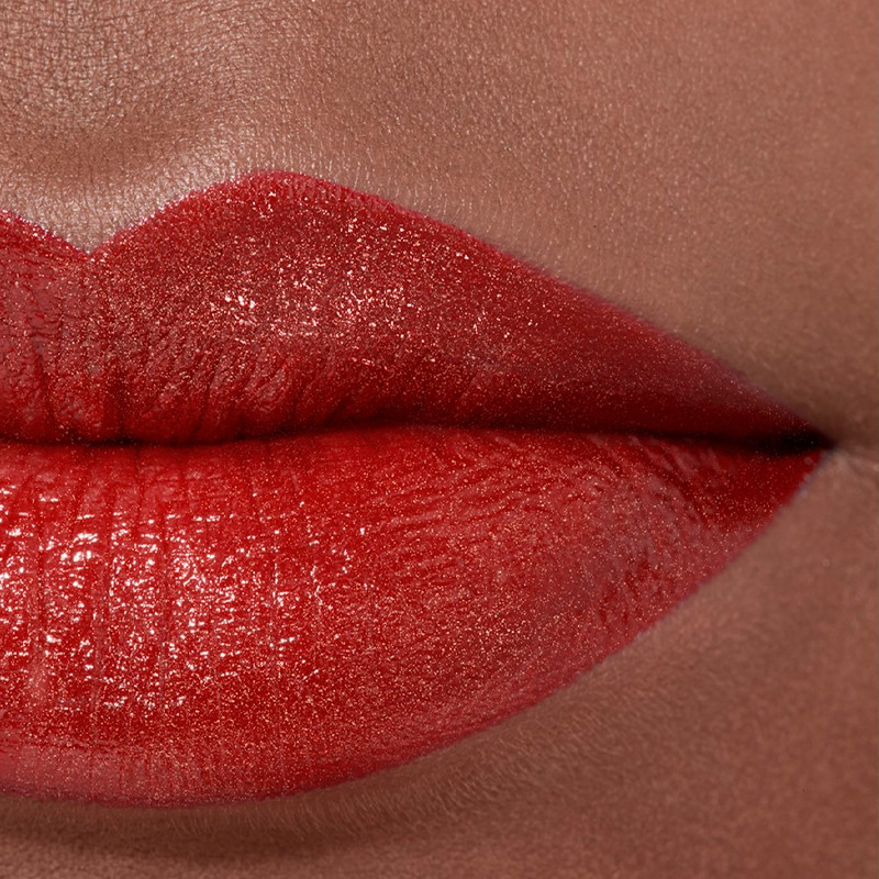 de-hoge-intensiteit-lippenstift-geconcentreerd-licht-en-behandeling-oplaadbaar-rouge-allure-lextrait