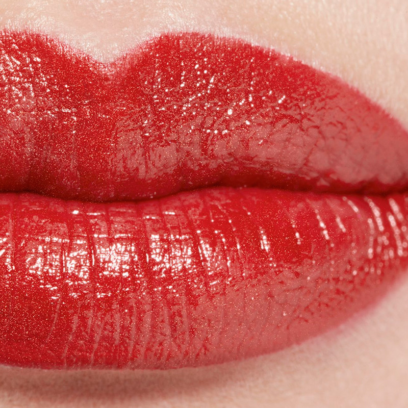 der-hochintensive-lippenstift-konzentriertes-licht-und-behandlung-wiederaufladbar-rouge-allure-lextrait