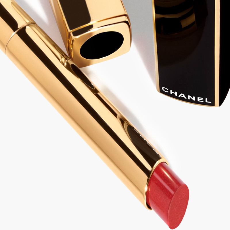 il-rossetto-ad-alta-intensita-luce-e-trattamento-concentrati-ricaricabile-rouge-allure-lextrait