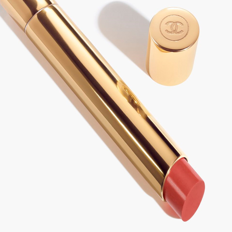 la-barra-de-labios-de-alta-intensidad-concentrado-de-luz-y-tratamiento-recargable-rouge-allure-lextrait