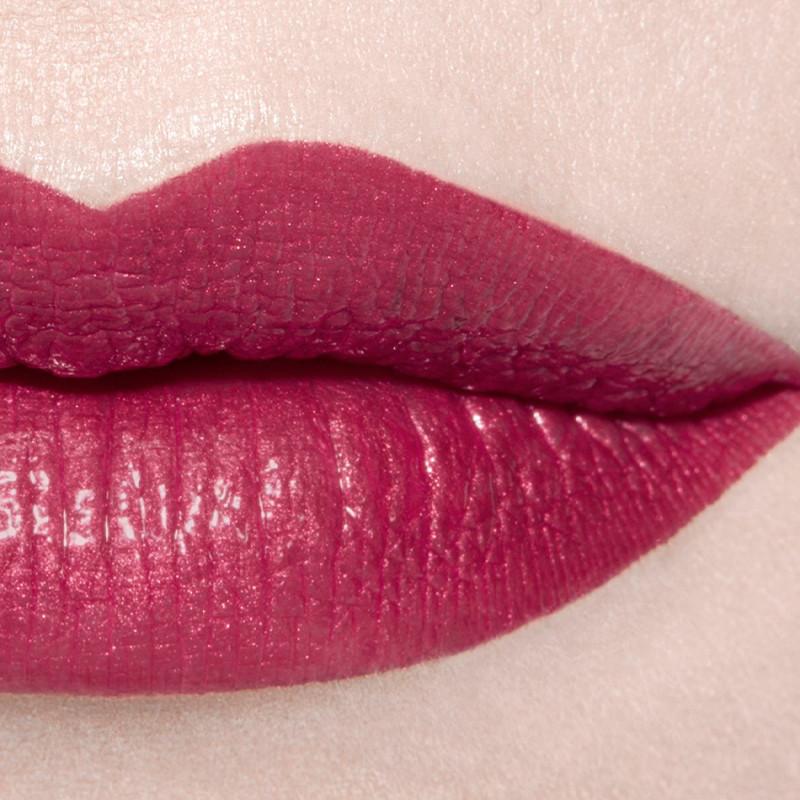 de-langdurige-glanzende-vloeistoflipstick-rouge-allure-laque