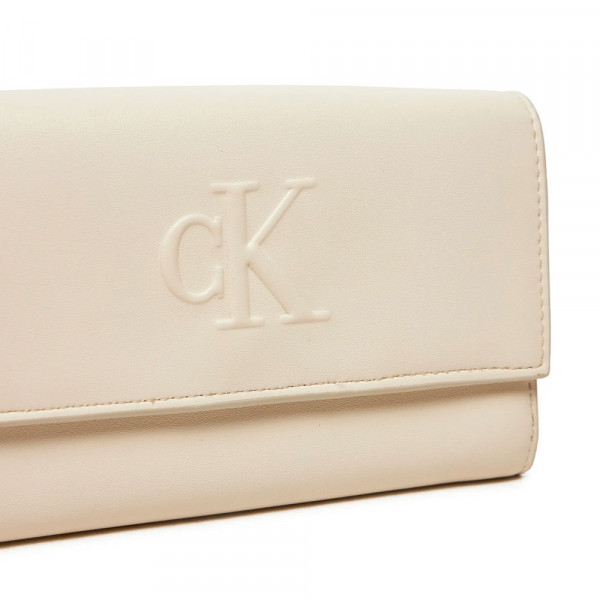cartera-sculpted-long-fold-strap-deboss cartera-sculpted-long-fold-strap-deboss