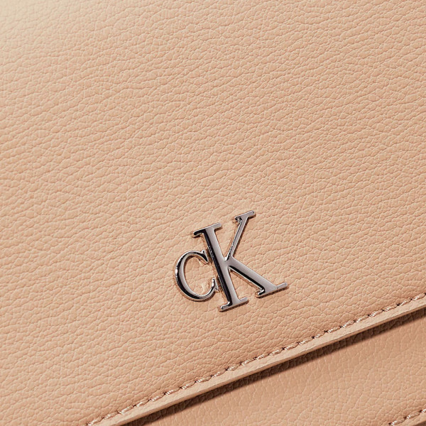 cartera-minimal-monogram