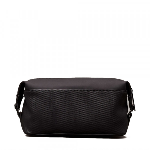 essential-makeup-bag