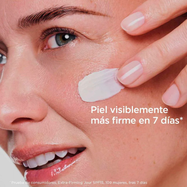 extra-firming-day-spf15-creme-de-jour-effet-liftant-avec-protection