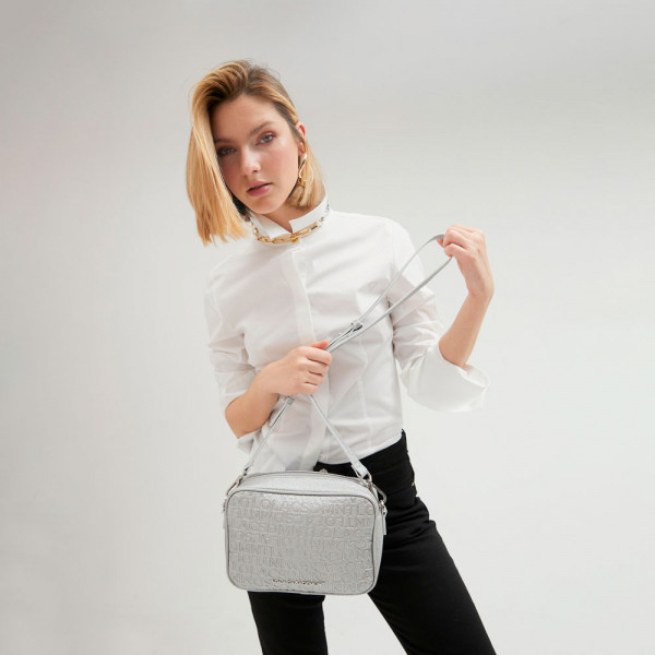 borsa-a-spalla-con-monogramma-metallico