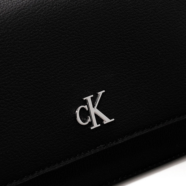 cartera-minimal-monogram