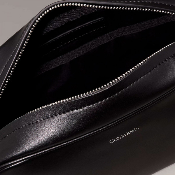 sleek-makeup-bag