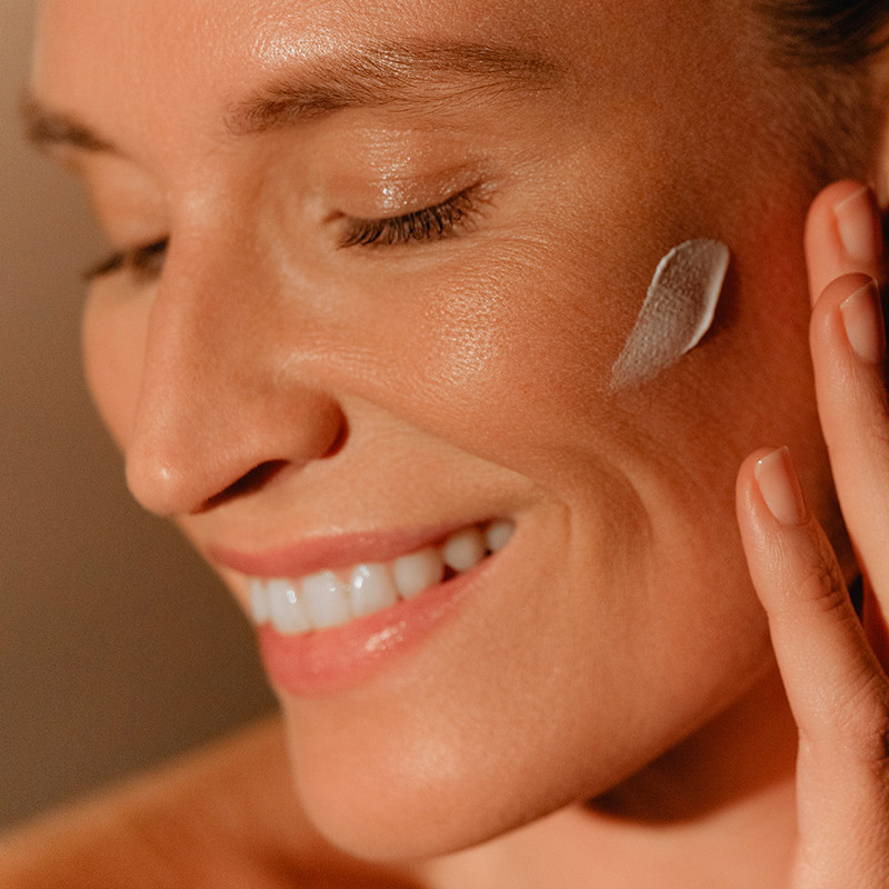 Sisley Sunleÿa Soin Solaire Anti-Âge SPF50+ Crema Protectora Antiedad – imagen 3