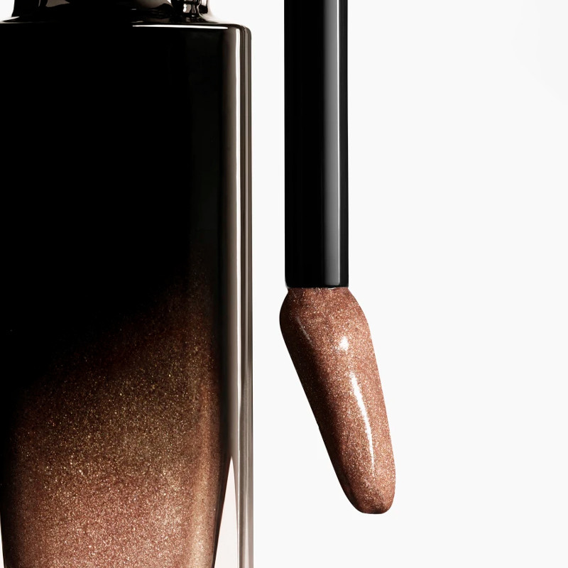 il-rossetto-liquido-brillante-e-a-lunga-durata