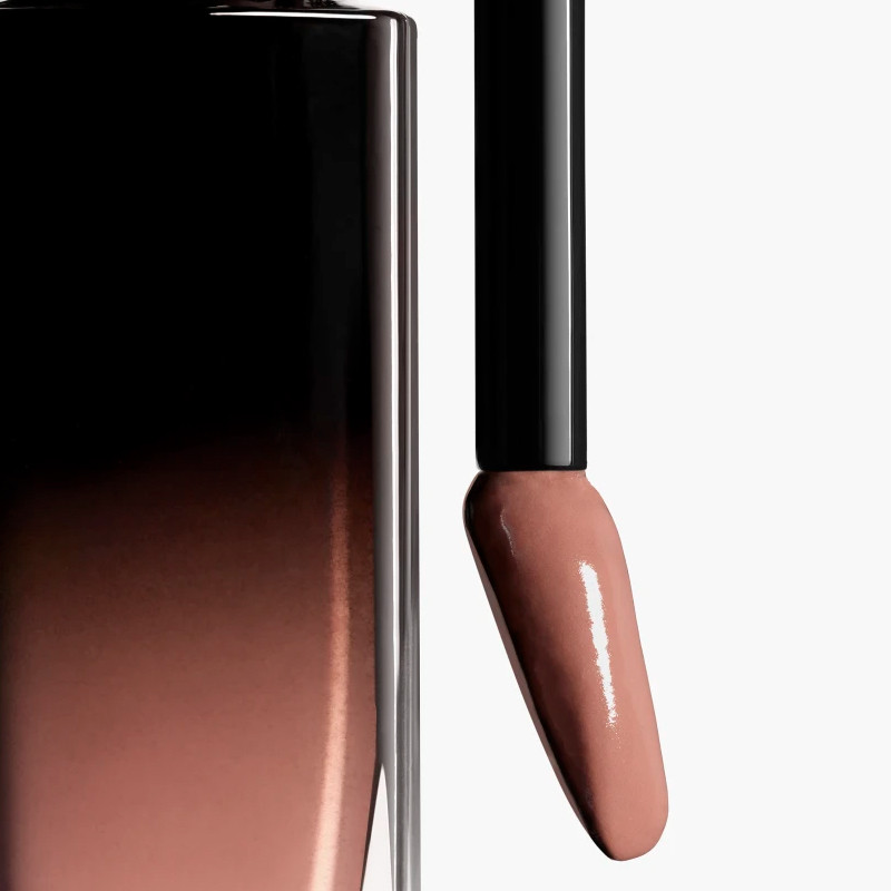 le-rouge-a-levres-liquide-longue-tenue-et-brillant
