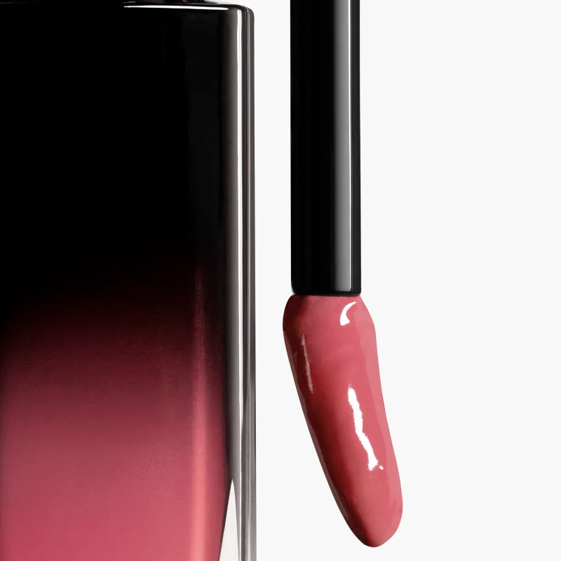 der-langanhaltende-brillante-flussige-lippenstift