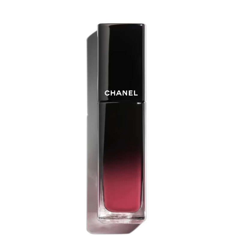 il-rossetto-liquido-brillante-e-a-lunga-durata