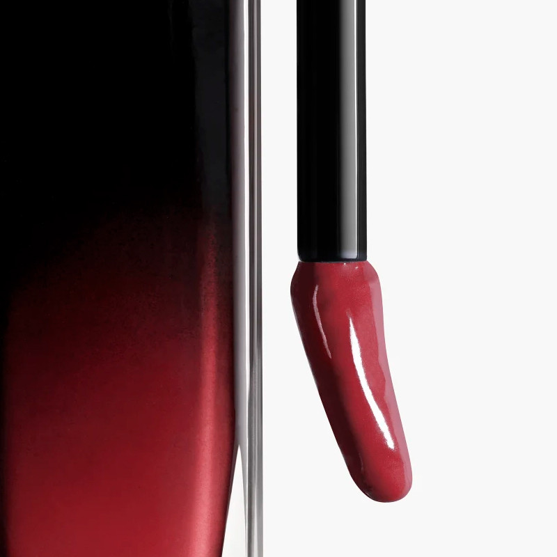 la-barra-de-labios-liquida-brillante-y-de-larga-duracion