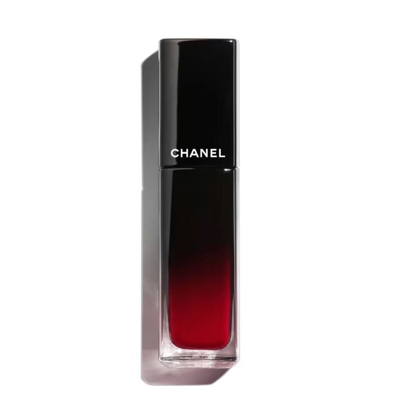 la-barra-de-labios-liquida-brillante-y-de-larga-duracion