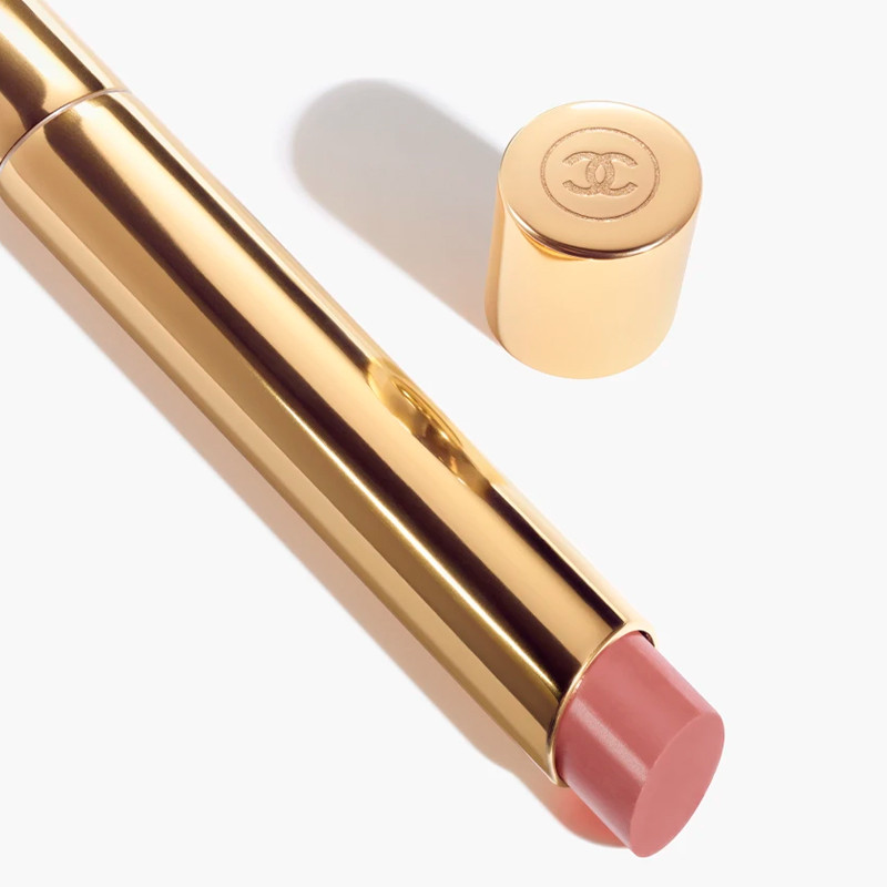 il-rossetto-ad-alta-intensita-concentrato-di-luce-e-trattamento-ricarica