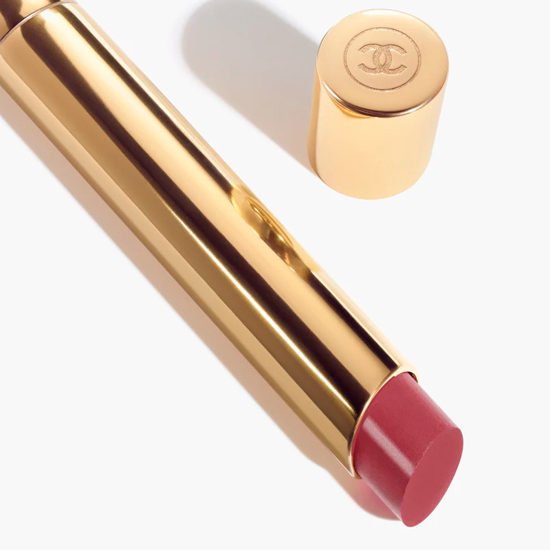 pomadka-o-wysokiej-intensywnosci-koncentrat-swiatla-i-zabiegow-recharge