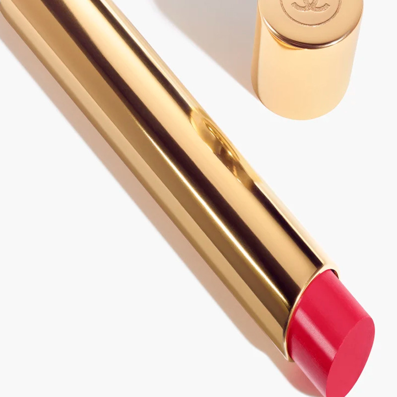 der-hochintensive-lippenstift-licht-und-pflegekonzentrat-recharge