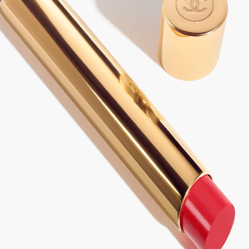 le-rouge-a-levres-haute-intensite-concentre-lumiere-et-traitement-recharge