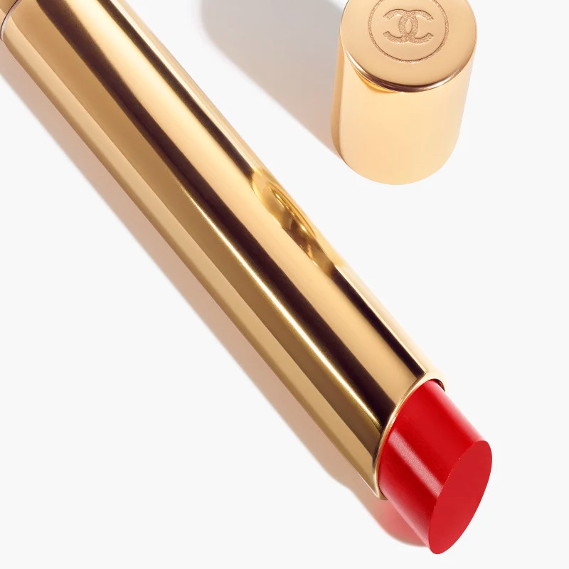 le-rouge-a-levres-haute-intensite-concentre-lumiere-et-traitement-recharge
