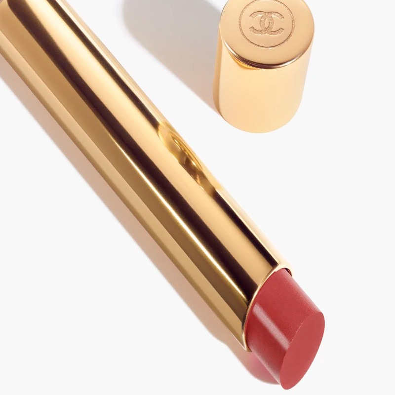 der-hochintensive-lippenstift-licht-und-pflegekonzentrat-recharge