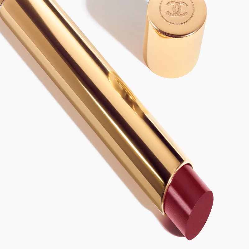 il-rossetto-ad-alta-intensita-concentrato-di-luce-e-trattamento-ricarica