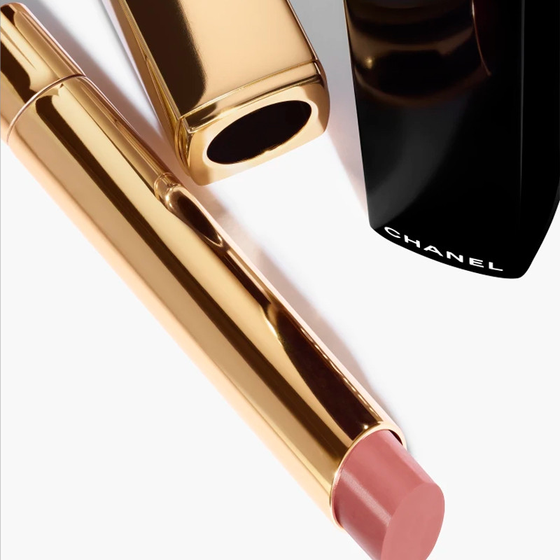 la-barra-de-labios-de-alta-intensidad-concentrado-de-luz-y-tratamiento-recargable