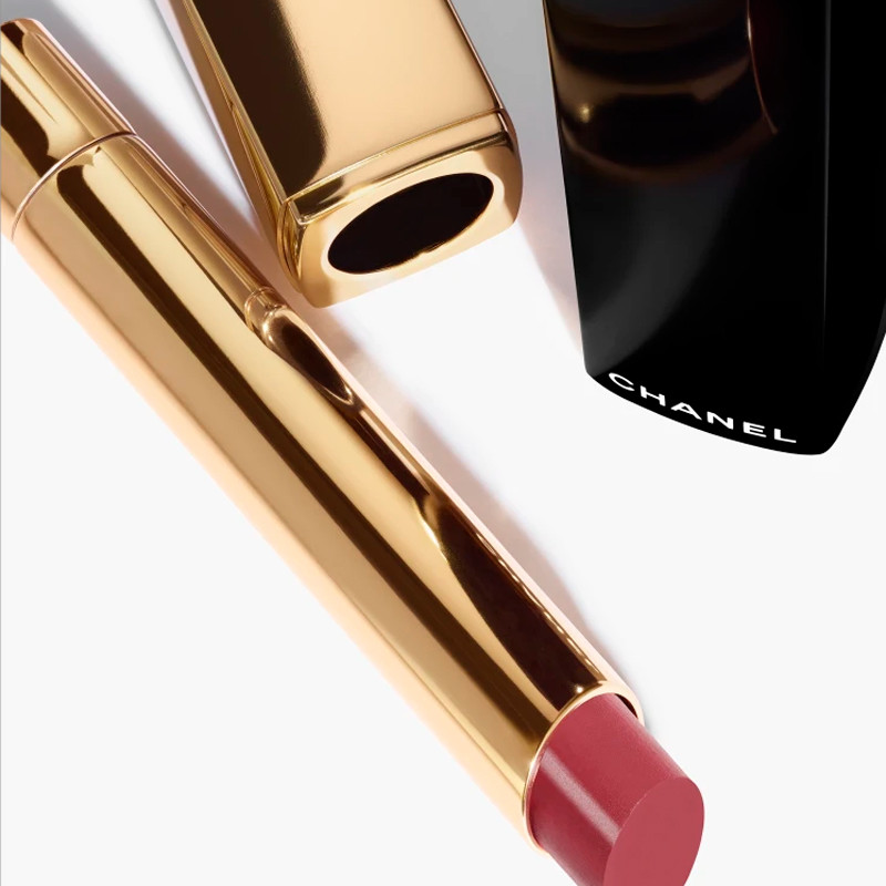 le-rouge-a-levres-haute-intensite-concentre-lumiere-et-traitement-rechargeable