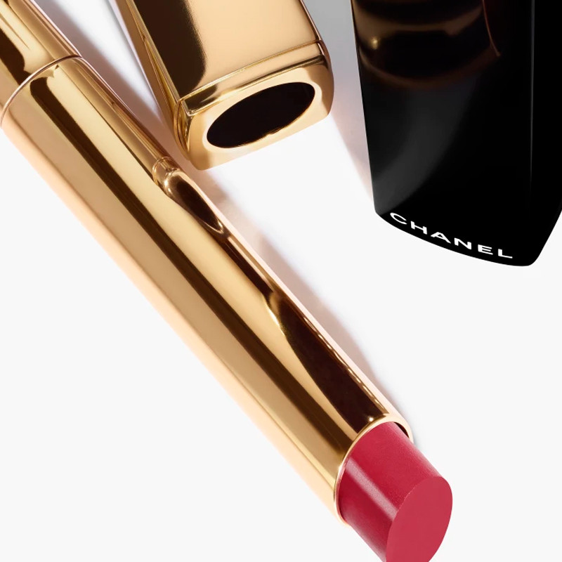 il-rossetto-ad-alta-intensita-concentrato-di-luce-e-trattamento-ricaricabile