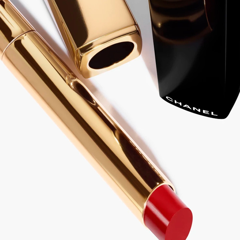 der-hochintensive-lippenstift-licht-und-pflegekonzentrat-wiederaufladbar