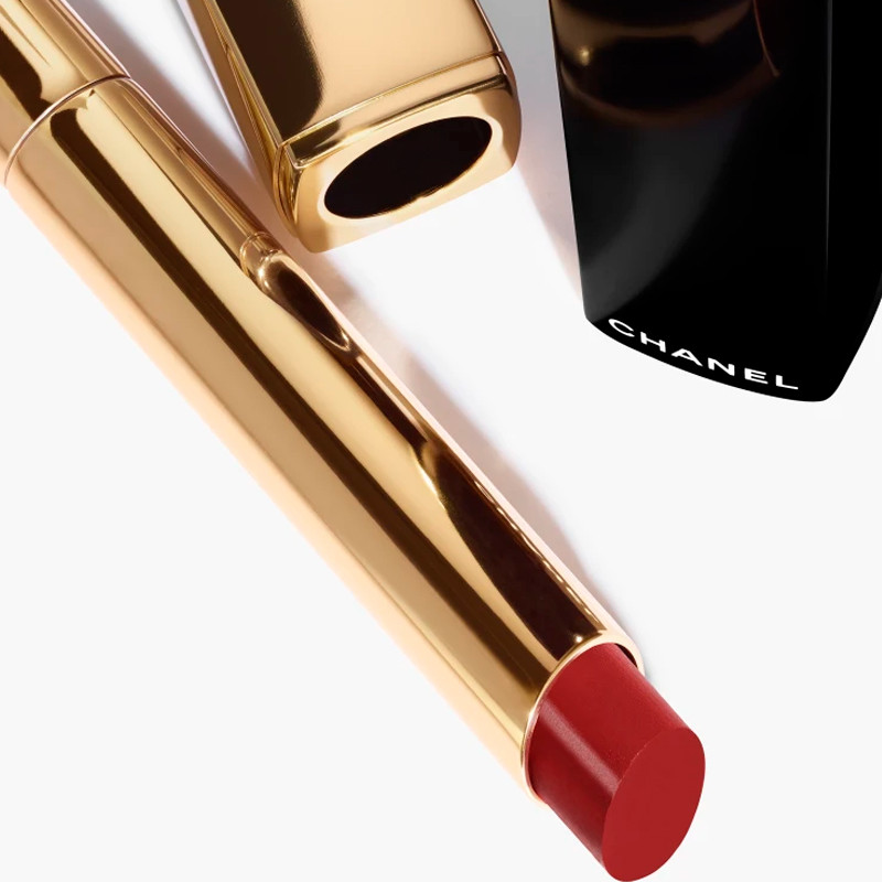 le-rouge-a-levres-haute-intensite-concentre-lumiere-et-traitement-rechargeable