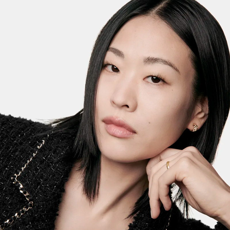 fresh-makeup-water-with-micro-pigment-bubbles-bare-skin-effect-natural-and-radiant-glow