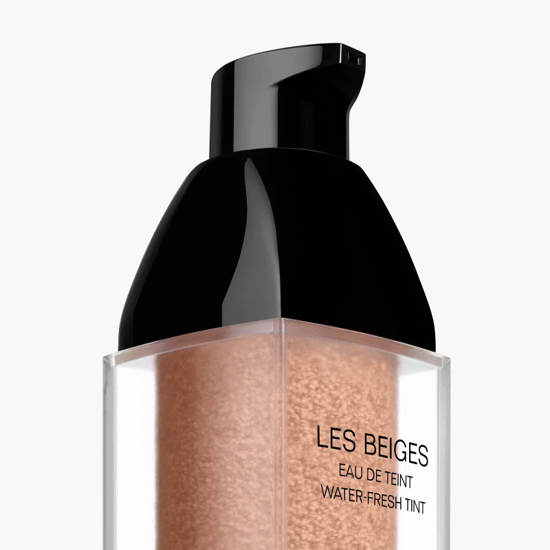 swieza-woda-do-makijazu-z-mikrobabeczkami-pigmentow-efekt-nagiej-skory-naturalny-i-jasny-dobry-efekt-na-twarzy