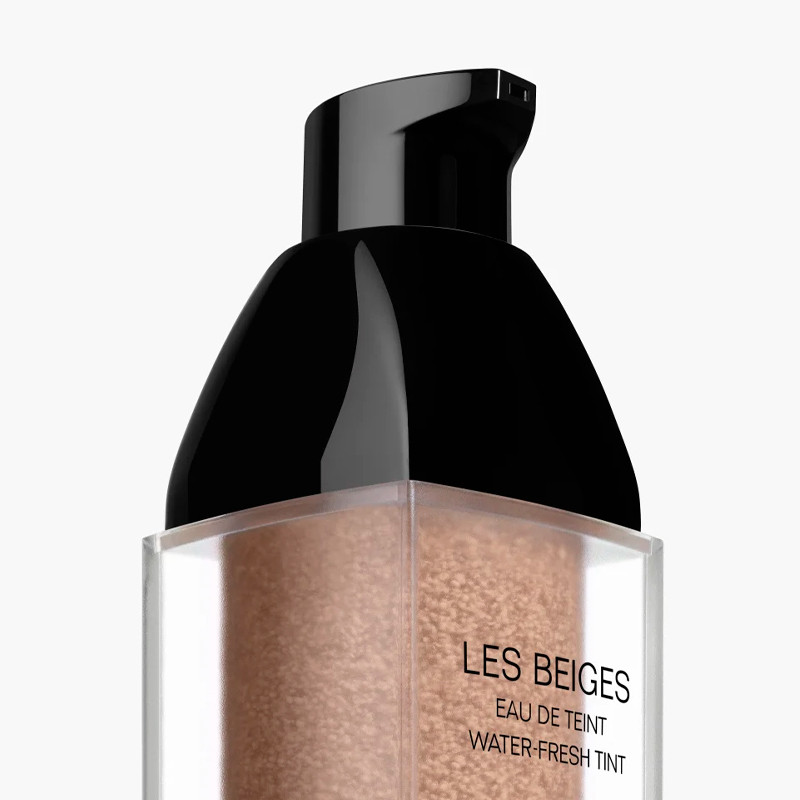 eau-de-maquillage-fraiche-aux-microbulles-de-pigments-effet-peau-nue-effet-visage-naturel-et-lumineux