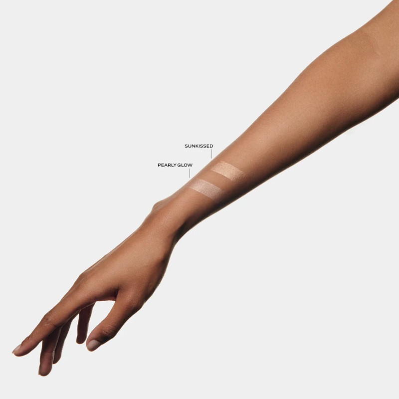 illuminateur-de-teint-effet-irise-effet-visage-lumineux-et-bon-pour-le-visage-et-le-corps