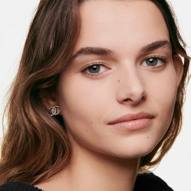 loose-powder-with-a-natural-finish