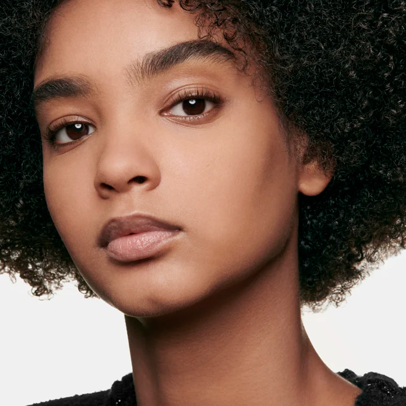 fondotinta-compatto-ultra-confortevole-a-lunga-durata-finitura-perfetta