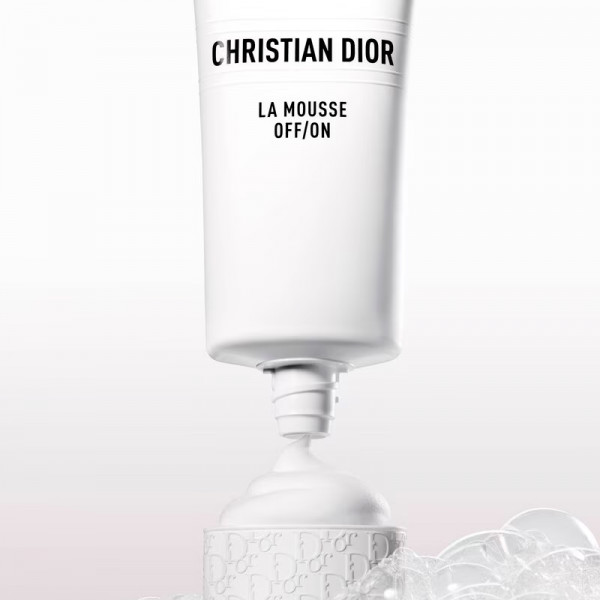 mousse-nettoyante-purifiante-et-hydratante