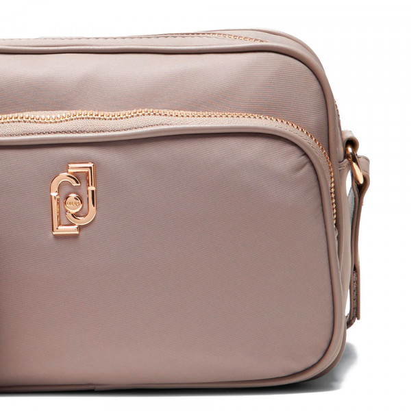 sac-a-bandouliere-et-etui-pour-appareil-photo