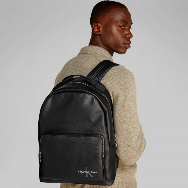 mochila-ub1-mono-logo