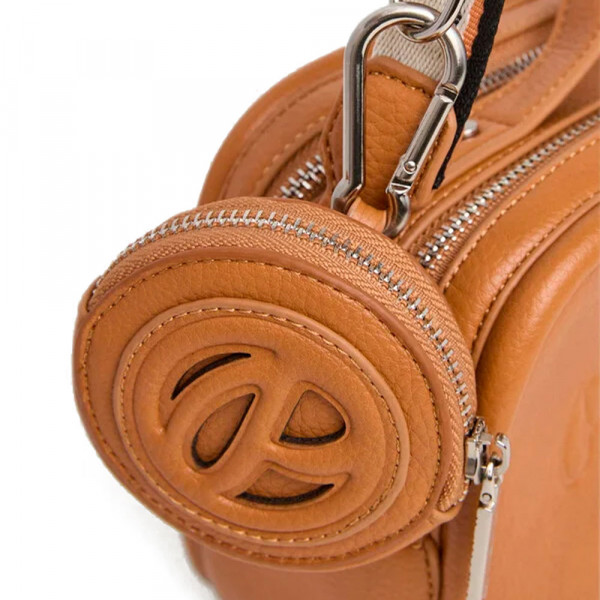 bolsa-tiracolo-com-efeito-de-couro-e-logo
